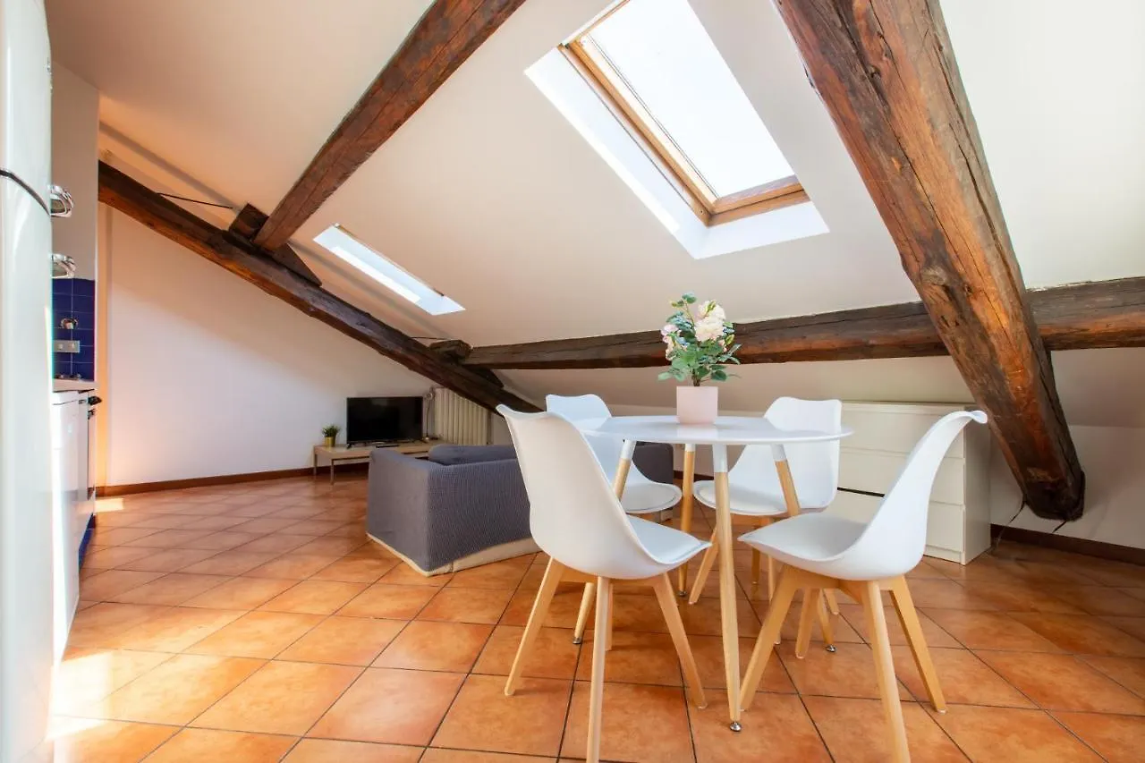 Mondadori Apartment Milano 0*,  Italia